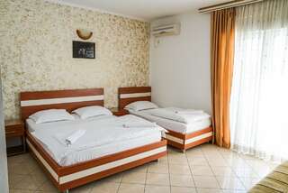 Апарт-отели Apart Hotel Llolla Улцинь Номер-студио (для 5 взрослых) с бесплатной парковкой и WiFi-1